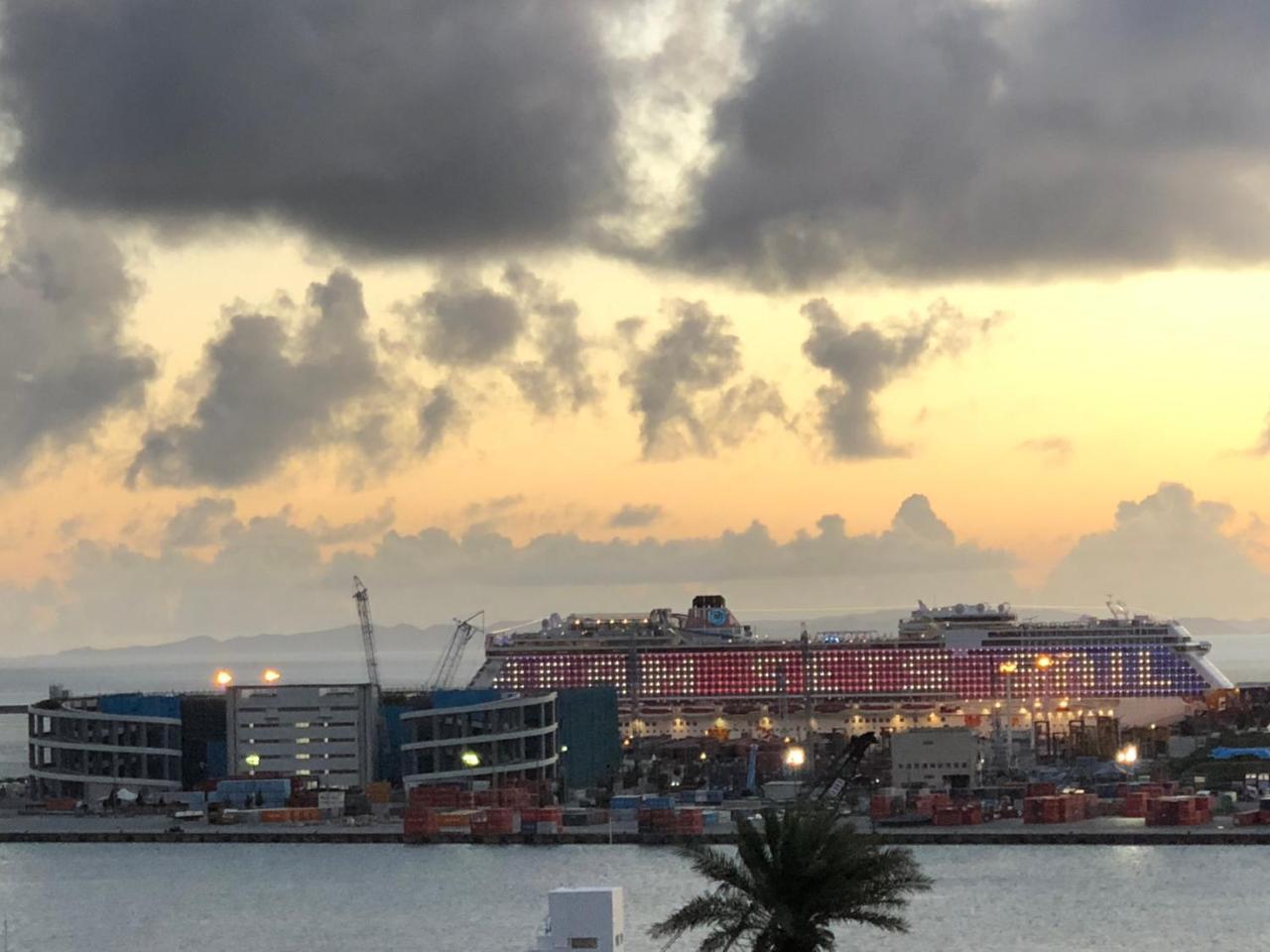 Sunset Hills Inn Naha Kültér fotó
